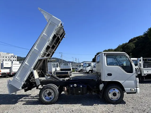 いすゞ エルフ BKG-NKR85AD(2WD)の写真5