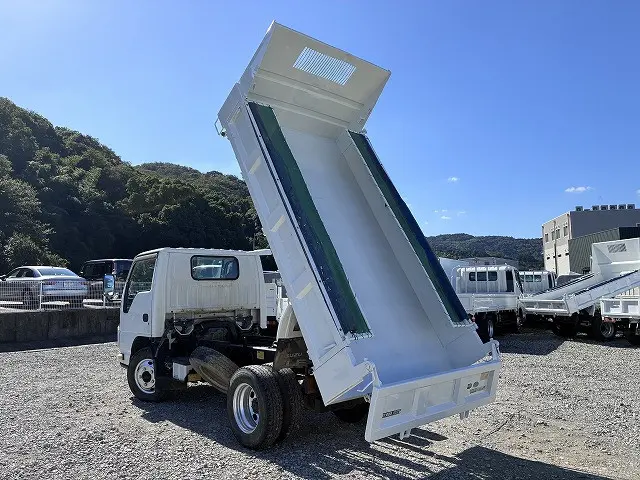いすゞ エルフ BKG-NKR85AD(2WD)の写真6