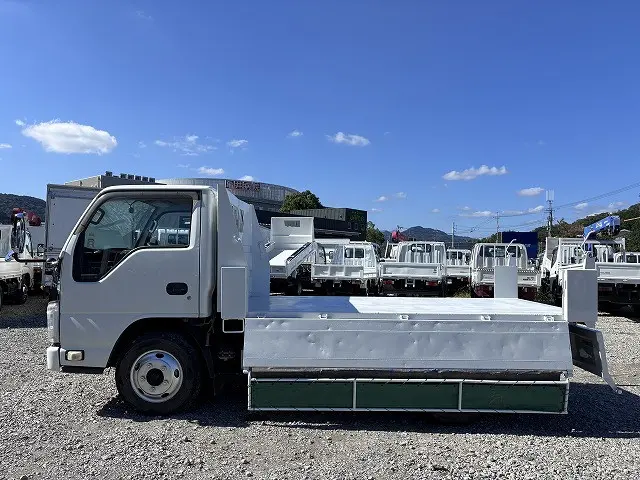 いすゞ エルフ BKG-NKR85AD(2WD)の写真20