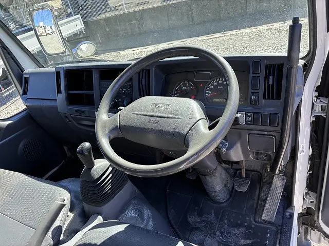 いすゞ エルフ BKG-NKR85AD(2WD)の写真42