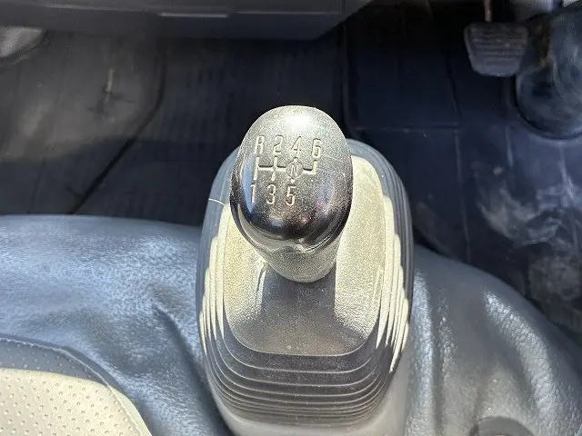 いすゞ エルフ BKG-NKR85AD(2WD)の写真46