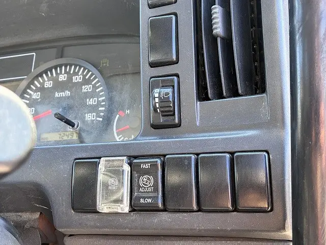 いすゞ エルフ BKG-NKR85AD(2WD)の写真47