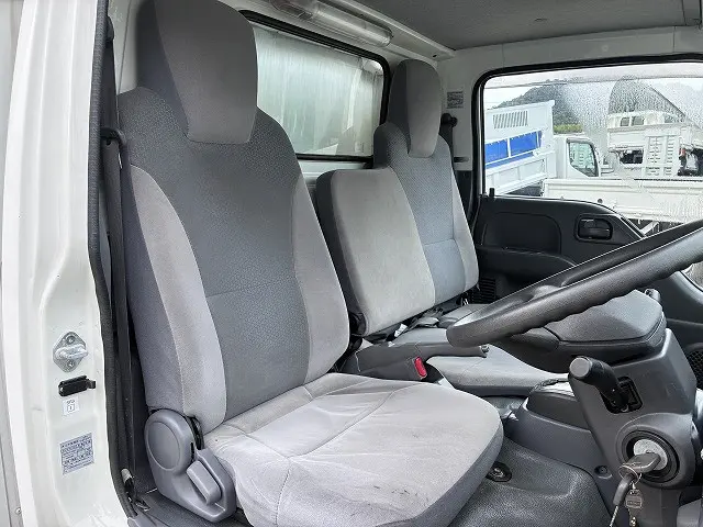 いすゞ エルフ TPG-NHR85AN(2WD)の写真30