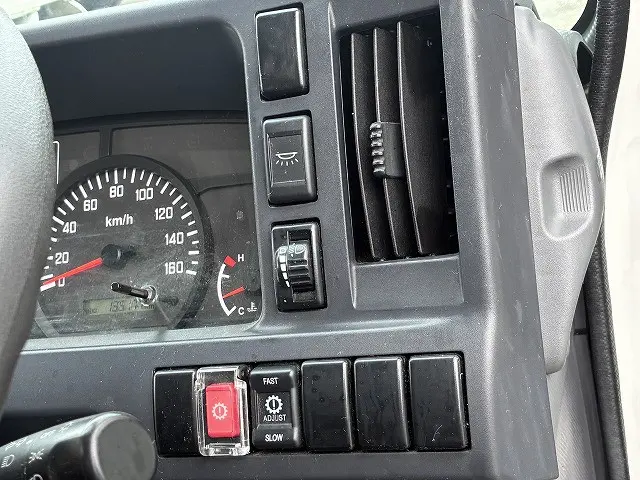 いすゞ エルフ TPG-NHR85AN(2WD)の写真39
