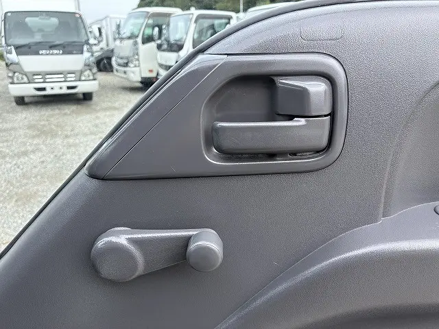 いすゞ エルフ TPG-NHR85AN(2WD)の写真40