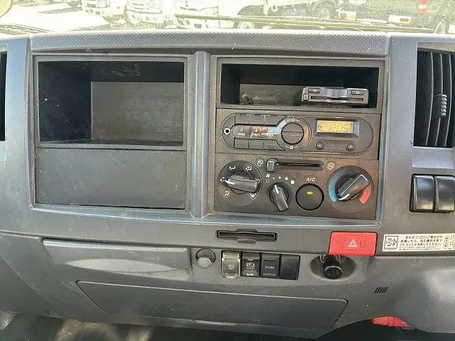 いすゞ エルフ TPG-NMR85AR(2WD)の写真38