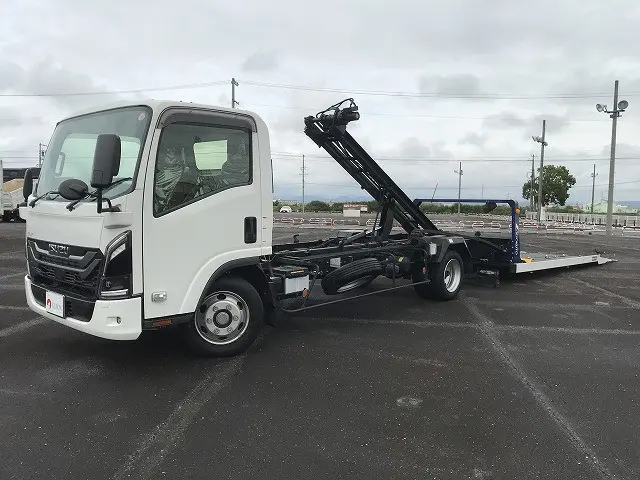 いすゞ エルフ 2TG-NPR88AM(2WD)の写真1