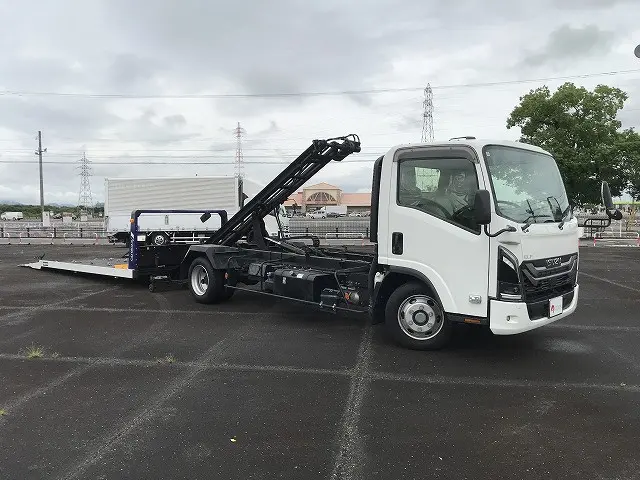 いすゞ エルフ 2TG-NPR88AM(2WD)の写真3