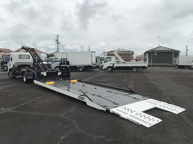 いすゞ エルフ 2TG-NPR88AM(2WD)の写真4