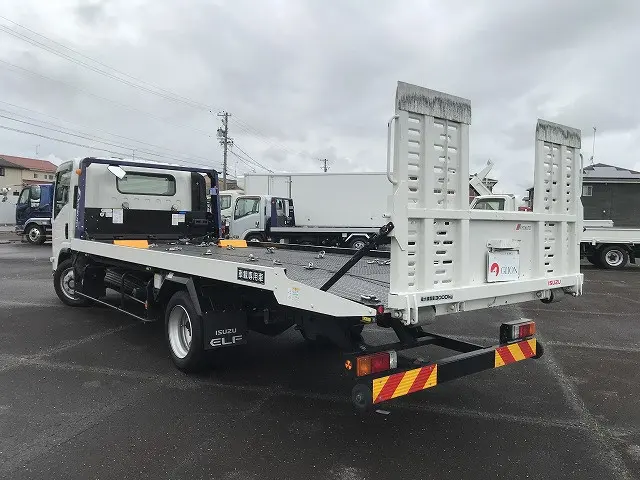 いすゞ エルフ 2TG-NPR88AM(2WD)の写真11
