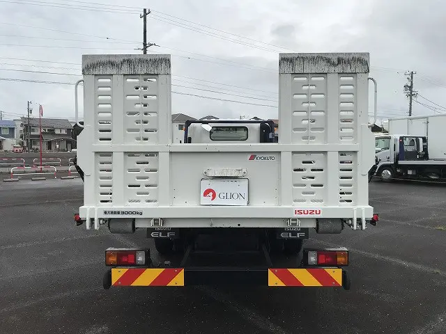 いすゞ エルフ 2TG-NPR88AM(2WD)の写真12