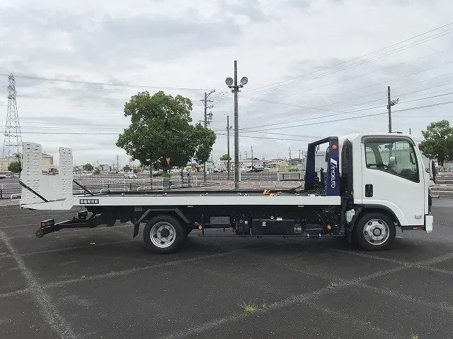 いすゞ エルフ 2TG-NPR88AM(2WD)の写真15
