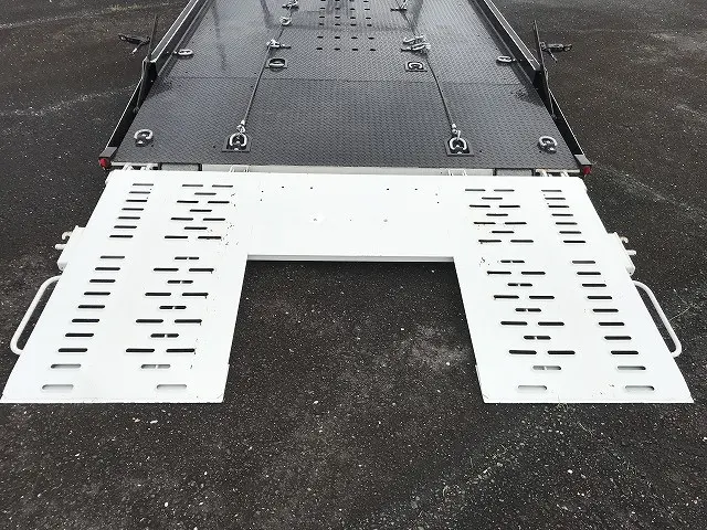 いすゞ エルフ 2TG-NPR88AM(2WD)の写真18