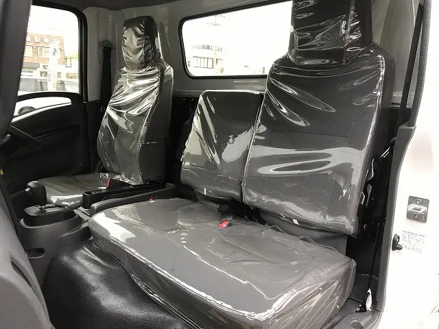 いすゞ エルフ 2TG-NPR88AM(2WD)の写真33