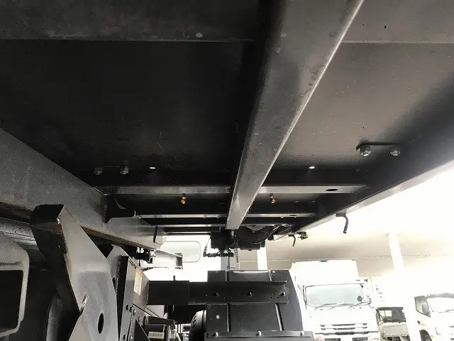 いすゞ エルフ 2TG-NPR88AM(2WD)の写真38