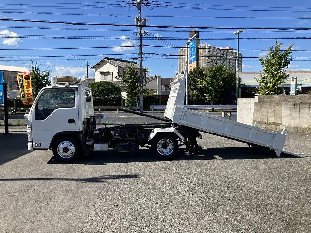 いすゞ エルフ TPG-NKR85AN(2WD)の写真4