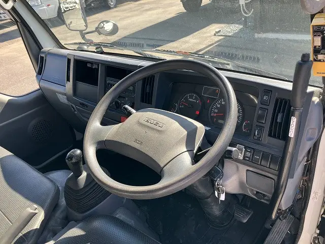 いすゞ エルフ TPG-NKR85AN(2WD)の写真40