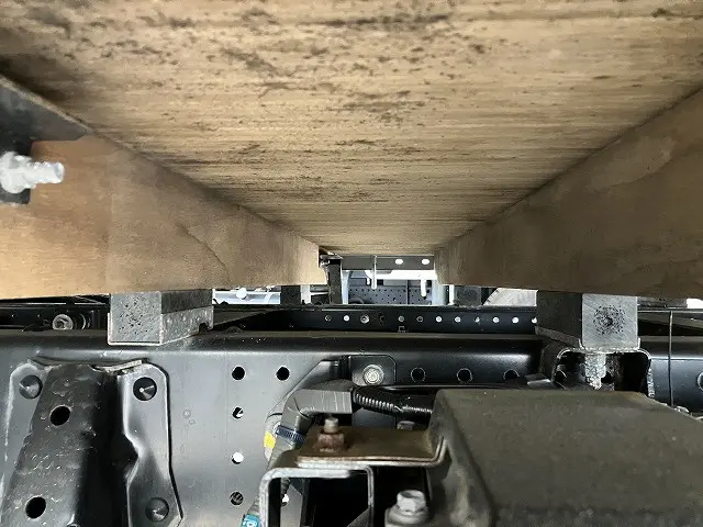 いすゞ エルフ 2RG-NPR88AC(2WD)の写真31
