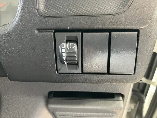 いすゞ エルフ 2RG-NPR88AC(2WD)の写真38