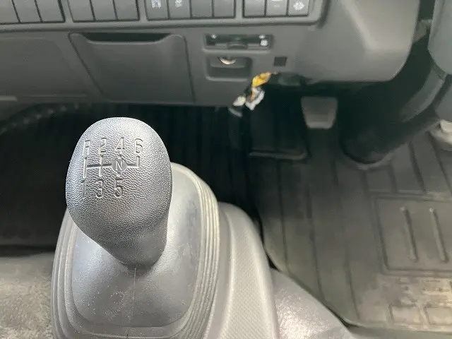 いすゞ エルフ 2RG-NPR88AC(2WD)の写真46