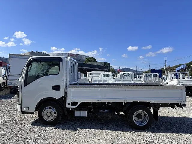 いすゞ エルフ 2TG-NJR88AF(2WD)の写真4