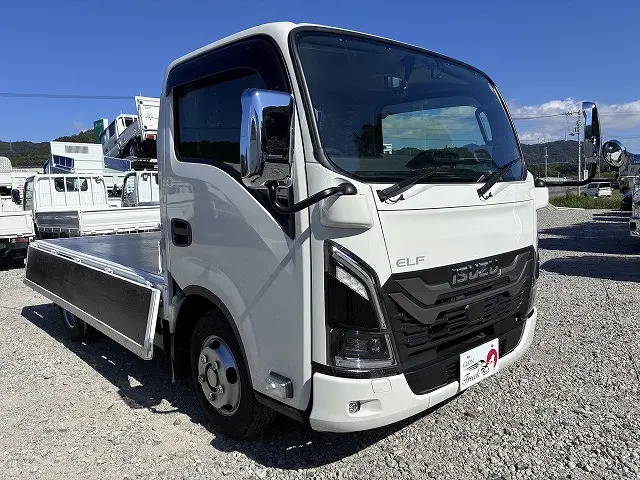 いすゞ エルフ 2TG-NJR88AF(2WD)の写真10