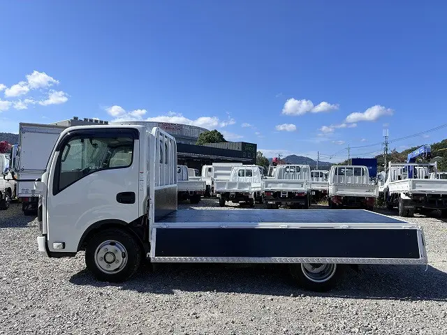 いすゞ エルフ 2TG-NJR88AF(2WD)の写真11