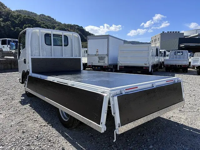 いすゞ エルフ 2TG-NJR88AF(2WD)の写真13