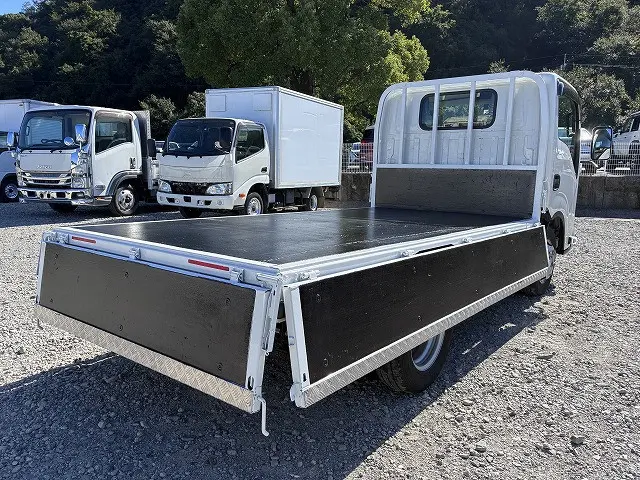 いすゞ エルフ 2TG-NJR88AF(2WD)の写真15