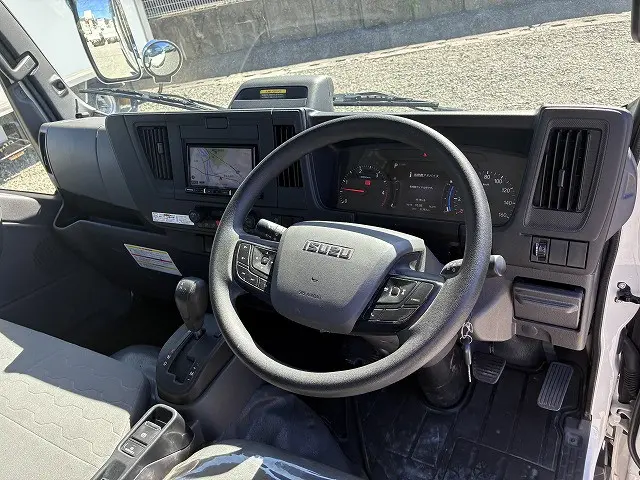 いすゞ エルフ 2TG-NJR88AF(2WD)の写真28