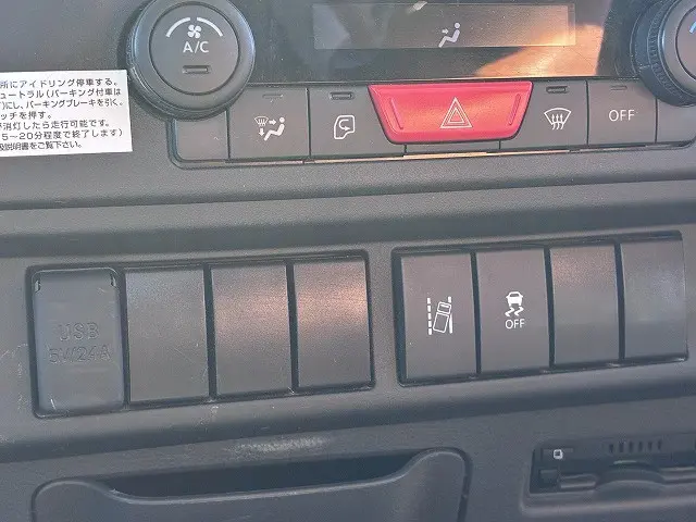 いすゞ エルフ 2TG-NJR88AF(2WD)の写真32