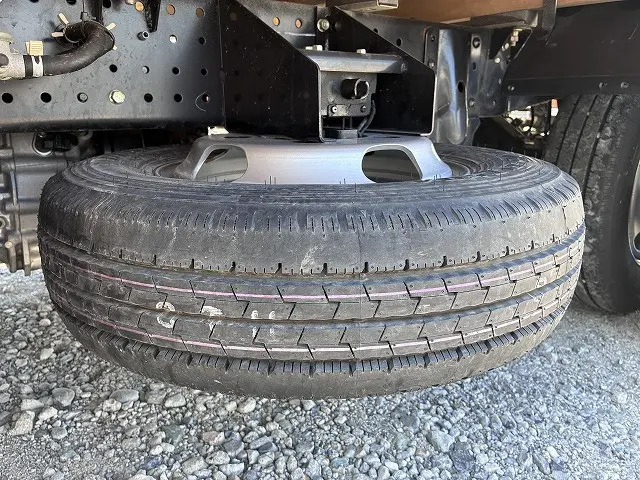 いすゞ エルフ 2TG-NJR88AF(2WD)の写真42