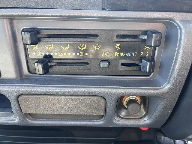 いすゞ エルフ KR-NHR69(2WD)の写真29