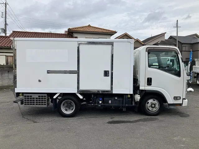 いすゞ エルフ 2RG-NLR88AN(2WD)の写真5
