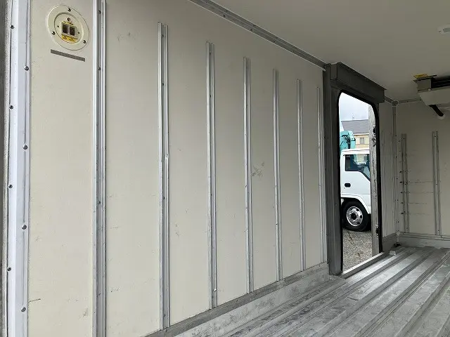 いすゞ エルフ 2RG-NLR88AN(2WD)の写真18