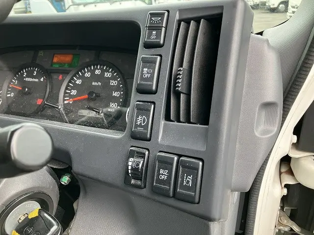 いすゞ エルフ 2RG-NLR88AN(2WD)の写真28