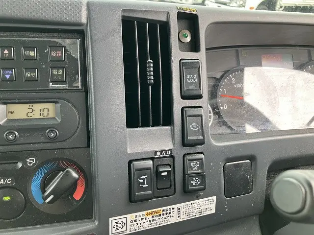 いすゞ エルフ 2RG-NLR88AN(2WD)の写真29
