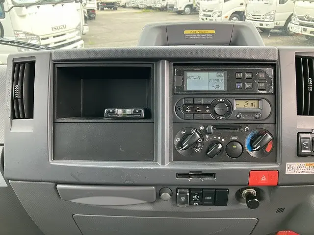 いすゞ エルフ 2RG-NLR88AN(2WD)の写真31