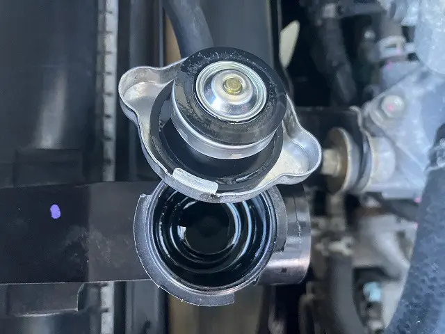 いすゞ エルフ 2RG-NPR88AR(2WD)の写真18