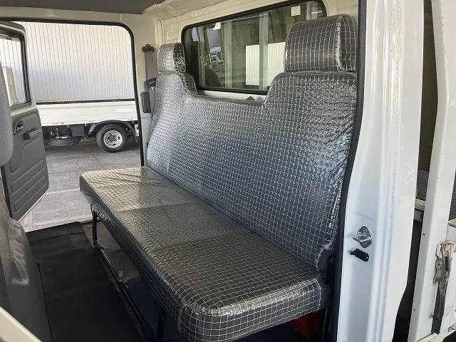 いすゞ エルフ 2RG-NPR88AR(2WD)の写真36
