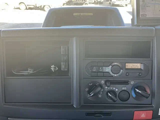 いすゞ エルフ 2RG-NPR88AR(2WD)の写真43