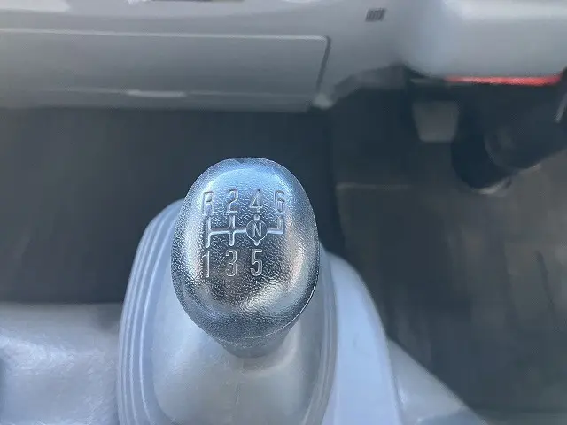 いすゞ エルフ 2RG-NPR88AR(2WD)の写真45