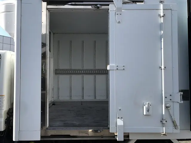 三菱 キャンター TPG-FBA50(2WD)の写真16