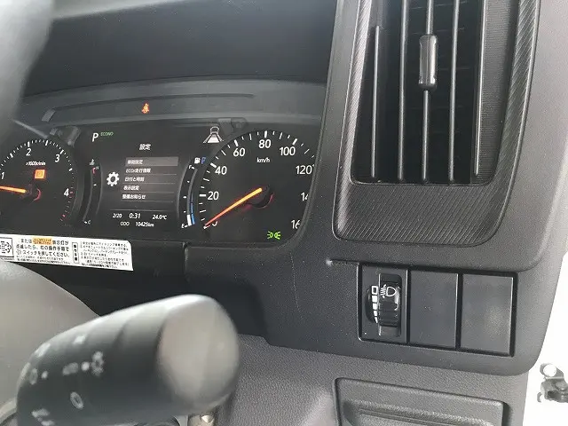 いすゞ エルフ 2TG-NKR88AF(2WD)の写真30