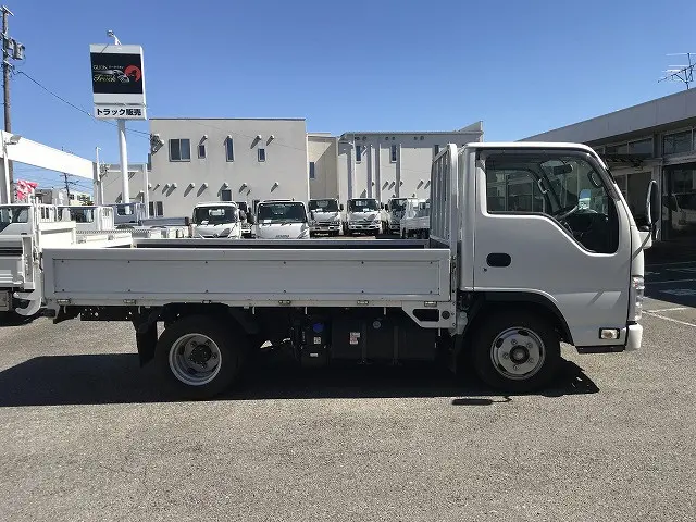 いすゞ エルフ 2RG-NJR88A(2WD)の写真8