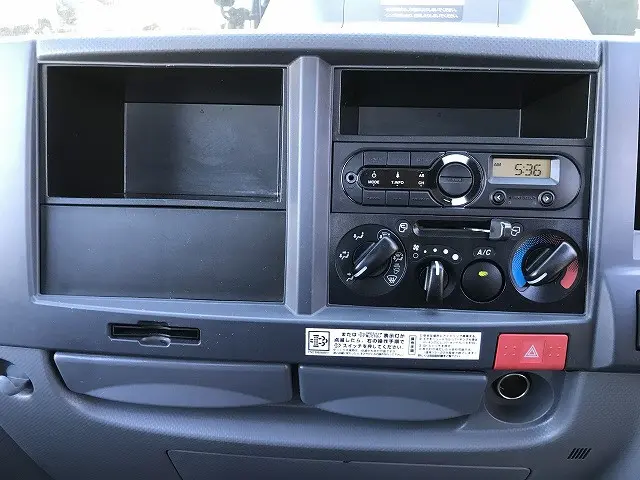 いすゞ エルフ 2RG-NJR88A(2WD)の写真27