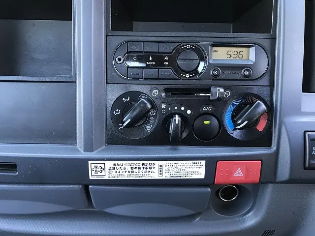 いすゞ エルフ 2RG-NJR88A(2WD)の写真28