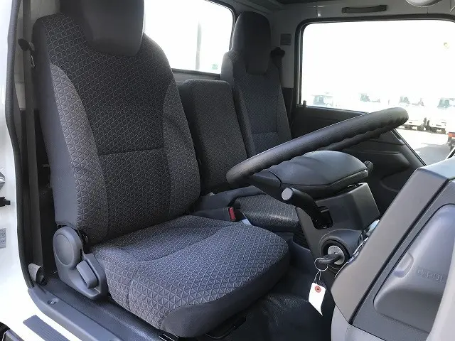 いすゞ エルフ 2RG-NJR88A(2WD)の写真32