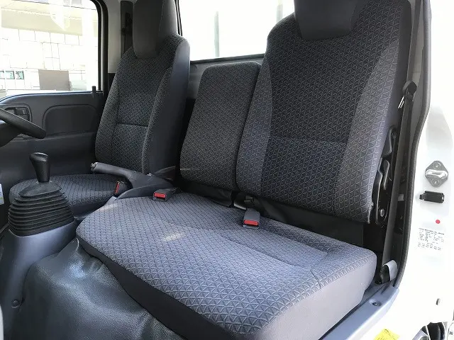 いすゞ エルフ 2RG-NJR88A(2WD)の写真33