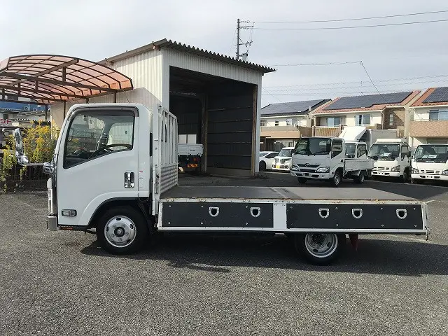 いすゞ エルフ 2RG-NMR88R(2WD)の写真14